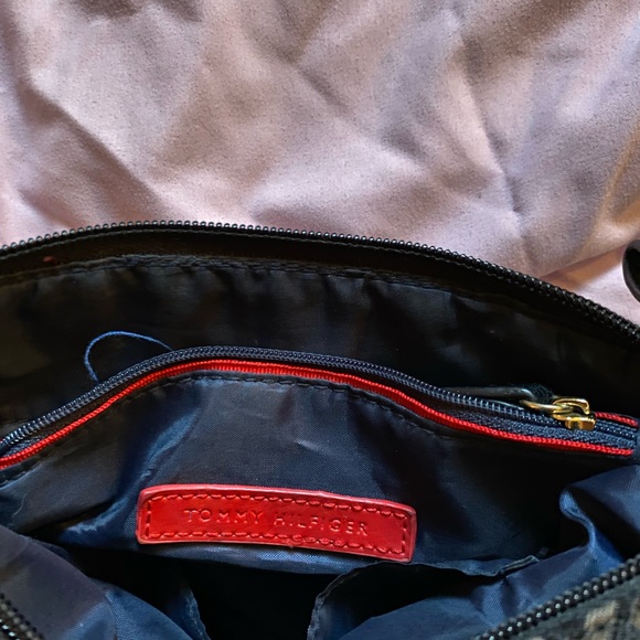 Tommy Hilfiger side bag - Picture 3 of 3